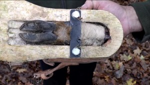 Prevádzači zakaždým objavia nový spôsob ako oklamať hraničné hliadky. Tentoraz prekvapili špeciálnou obuvou