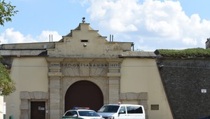 Väzeň skoro prišiel o semenník. Natrhol mu ho trestanec