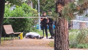 V Bratislave našli mŕtvolu muža. Bol zakrytý igelitovou prikrývkou