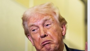 Trump povedal denníku The Telegraph, že uvažuje o odchode USA z NATO