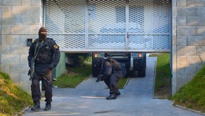 Dozorcovia vraj pomáhali Piťovcom!