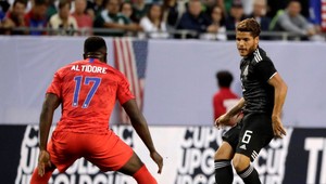 Hviezda LA Galaxy nedopatrením ukázala polonahú milenku