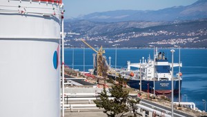 Za pár dní bude v rafinérii Slovnaft ropa z Azerbajdžanu