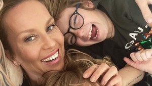 Simona Krainová se pochlubila fotkou syna a fanynky modelku varují: Jen aby mu to nezůstalo