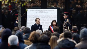 Svet si pripomína dva roky od teroristického útoku v Paríži
