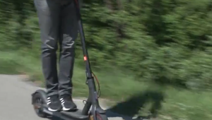 Kolobežky ako nebezpečenstvo? V Bratislave podľa odborníkov spôsobujú chaos v doprave