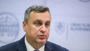 SNS na májovú schôdzu podáva návrh na čiastočné zrušenie transakčnej dane.  Podporu má aj v opozícii