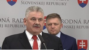 Smer navrhol zvýšiť príspevky pre ZŤP. Podľa Fica musia zmeny pocítiť aj opatrovatelia