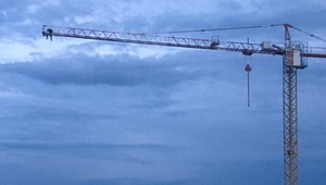 Skokom zo žeriava chcel muž ukončiť svoj život