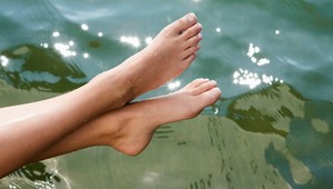 Máte na nohách druhý prst dlhší ako palec? Prekvapí vás, čo to o vás hovorí!