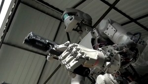 Do vesmíru sa chystá ruský Terminátor, už vie aj strieľať