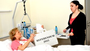 V mene tradičnej rodiny lákali pacientov na referendum, rovno v nemocnici