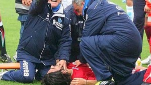 Stredopoliar Livorna Morosini (†25) zomrel na infarkt v zápase Serie B!