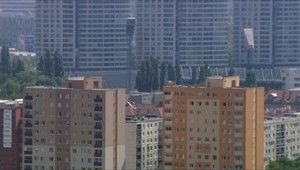 Ceny nehnuteľností tak skoro klesať nebudú. Ako majú postupovať budúci kupujúci?