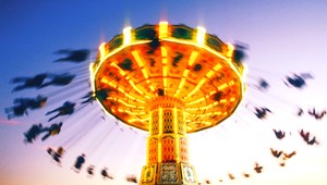 Dievčatko na kolotoči vrazilo do domu. Do nemocnice ho prevážal vrtuľník