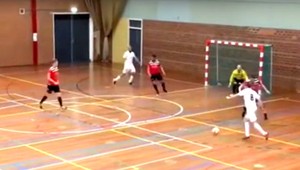 Že vraj amatér?! Veď jeho famózny rabona gól ide na odbyt ako teplé rožky!