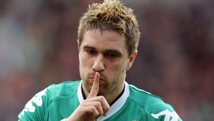 Že vraj turnaj veteránov! Neskutočná gólová šupa po vzdušnej ekvilibristike!