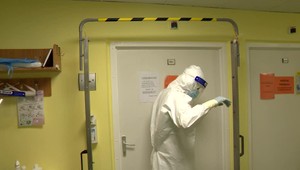 Podľa lekárky z prvej línie je zomieranie iba starých či chorých na Covid-19 mýtus