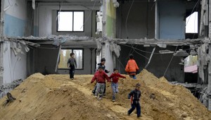 Čo s deťmi počas štrajku učiteľov? Tie z Luníka IX zbierali železo