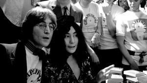 John Lennon trpel bulímiou, tvrdí to nová kniha
