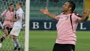 VIDEO: Miccoli strelil neuveriteľný gól, volejom skoro z polovice ihriska