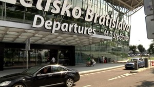 Veľké sklamanie dovolenkárov. Celý prvý deň strávili čakaním na letisku