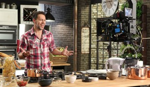 15 MINÚT. KUCHÁR A HOSTIA