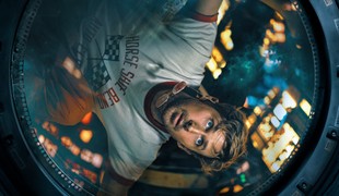 Diváci sú nadšení! Do kín mieri Posledná šanca - najlepšie scifi posledných rokov