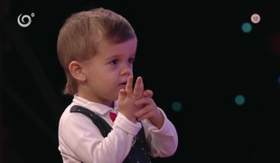 Trojročný Jakubko ovláda nielen dlhé básničky, ale aj všetky vlajky sveta!