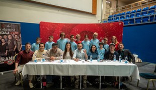 Autogramiáda počas florbalového zápasu? V našej floorball SK LIGE je možné všetko!