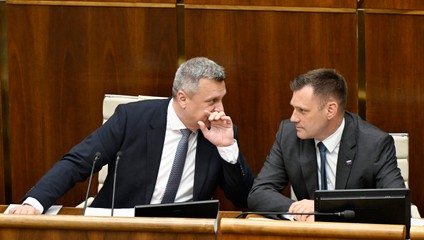 Podľa Danka je schôdza o Tarabovi zbytočná, opozícia tvrdí, že stiahol chvost