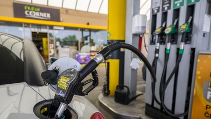 Dobrá správa pre motoristov: Ceny benzínu a nafty majú klesnúť