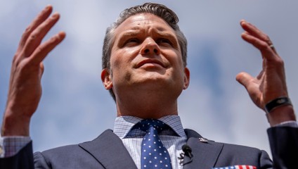 Hegseth: Ak Irán nebude súhlasiť s mierom, USA sú pripravené na bojové operácie