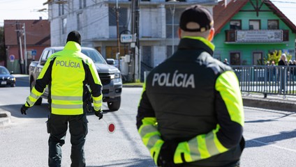 Na cestách budú platiť nové pravidlá. Pribudnú vyššie pokuty aj zmeny pre e-kolobežky