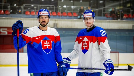 SZĽH predstavil nové olympijské dresy. Hokejisti vyrazia do Talianska s Tatrami na hrudi