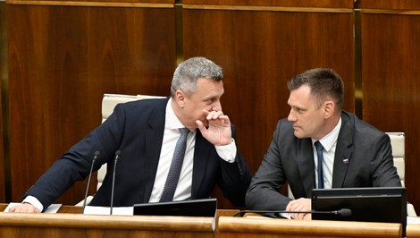 Podľa Danka je schôdza o Tarabovi zbytočná, opozícia tvrdí, že stiahol chvost