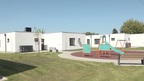 Z ťažkých podmienok k dôstojnému životu. Sociálne byty v Jelke prinášajú ľuďom nové šance