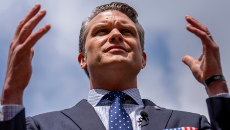 Vtipný moment počas omše: Americký minister obrany citoval hlášku z Pulp Fiction, odvolal sa pritom na Bibliu