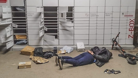 Synovia bývalého bosa Okoličányho v putách, obvinení z krádeže