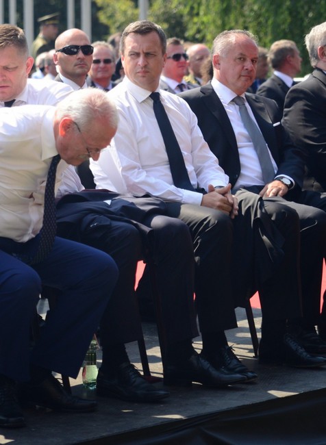 Oslavy SNP_Fico vyzlieka Gašparoviča