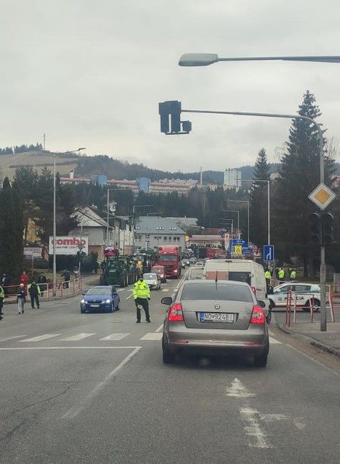 farmari protesty DOLNÝ KUBÍN (2)