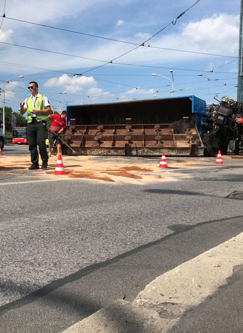 nehoda nákladného auta