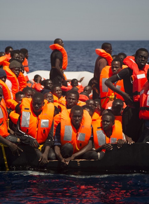 Migranti, utečenci, loď, more.jpg