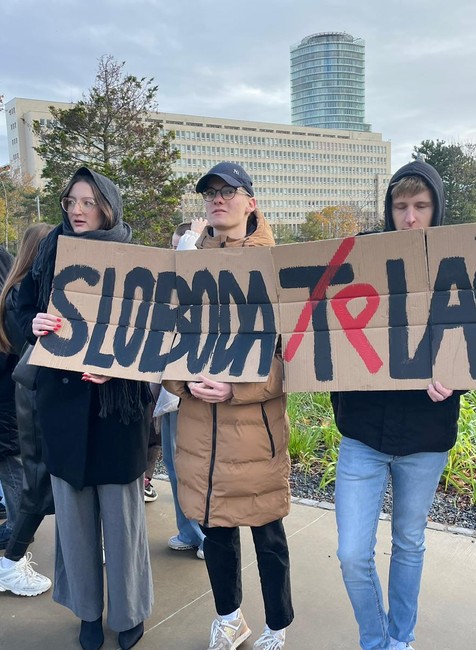 protest študenti žurnalistiky urad vlady (1)