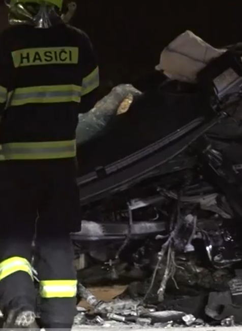 Osobné auto narazilo do betónového stĺpa 