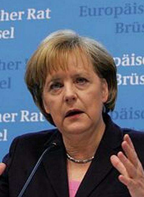 merkelova roztiahnute ruky