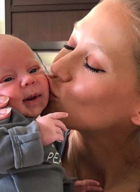 Anna Kurnikova s bábätkom