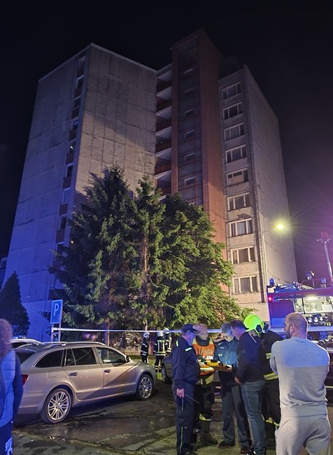 Požiar paneláku v Žiari nad Hronom