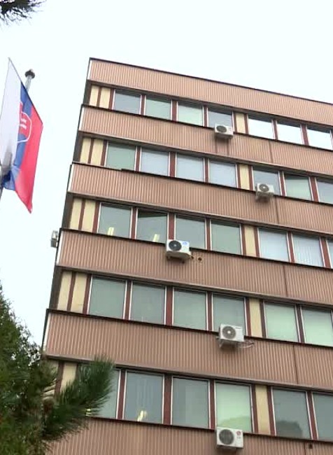 Kriminalisti zaistili účtovné knihy v autopredajni. Podvodom mal predať až 400 áut