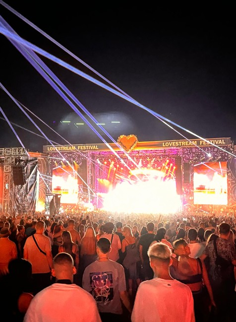 LOVESTREAM 2024